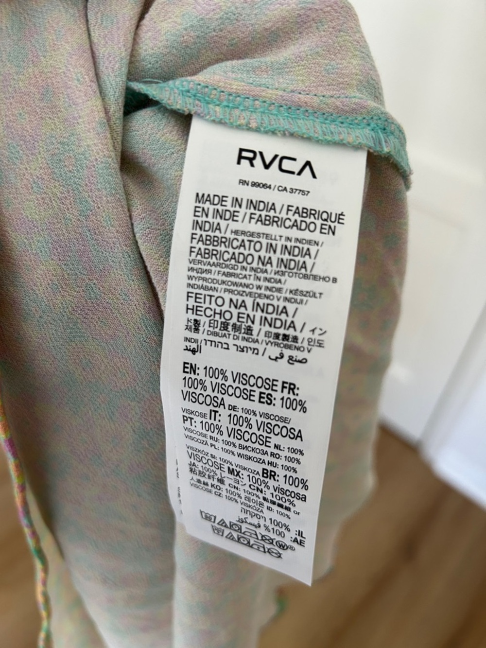 NWT RVCA Dress. Size XS. PTP 16” with stretch - Picture 4 of 8